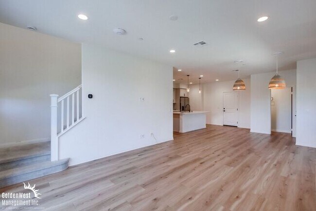 Foto del edificio - Newly Built 3Bdm 2.5Ba Home with Modern Fe...