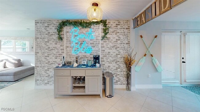 Foto del edificio - 560 E Valley Dr