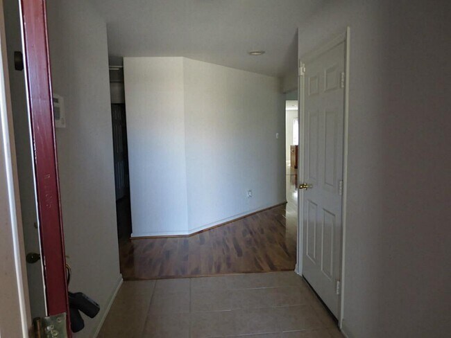 Foto del edificio - 17607 Thicket Hollow Ln