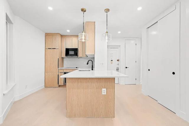 Foto del edificio - 3 bedroom in Brooklyn NY 11215