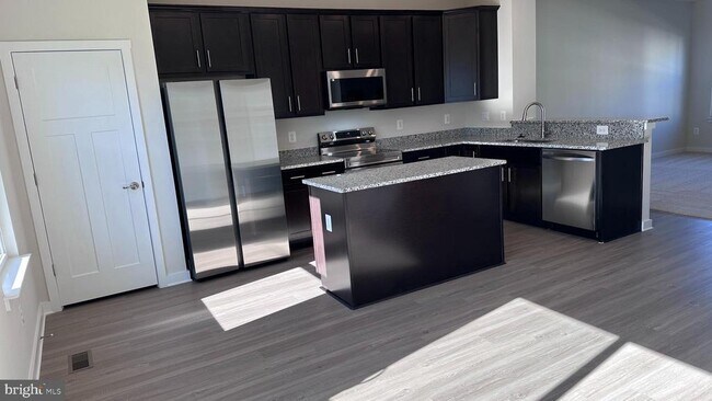 Foto del edificio - 62 Trotting Rd