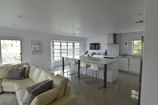 Building Photo - 1299 S Ocean Blvd