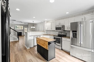 Building Photo - 1010 Eagles Nest Ln