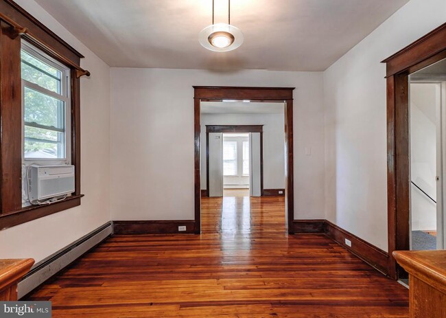 Building Photo - 215 Swarthmore Rd