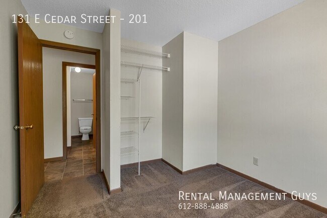 Foto del edificio - 131 Cedar St E
