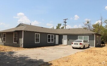 Building Photo - 927-929 Stetson Ave