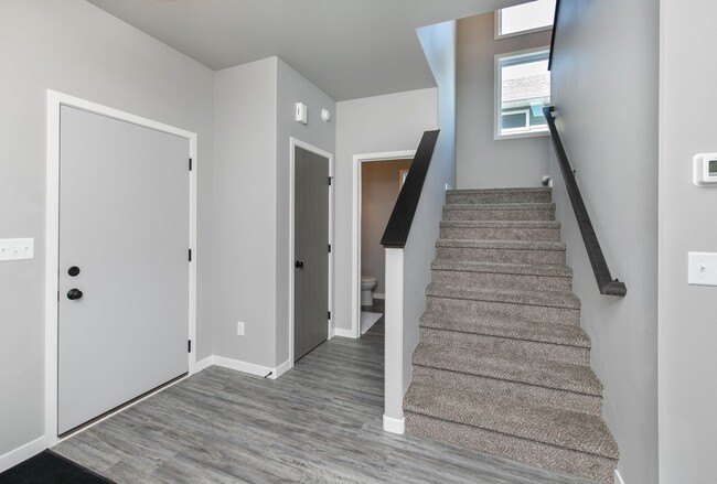 Building Photo - 4-bedroom, 3.5-bathroom West Fargo Single-...
