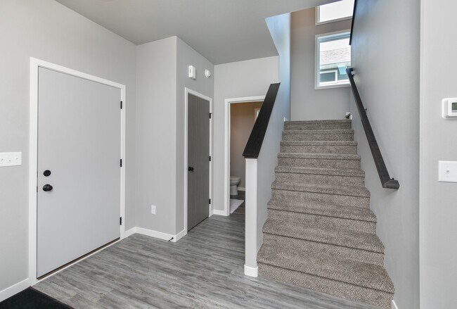 Foto del edificio - 4-bedroom, 3.5-bathroom West Fargo Single-Family Home w/ 3 Stall Garage