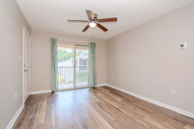 Building Photo - 1 Bedroom/1 Bath with a Den/Office Area- S...