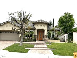 Building Photo - 5415 Vista Del Mar