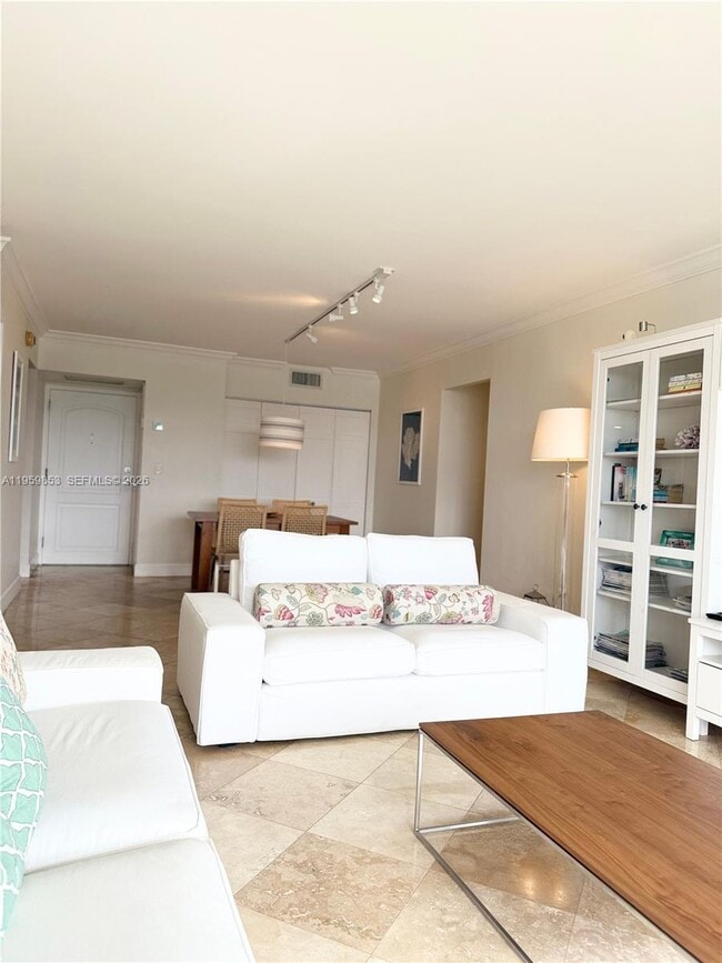 Foto del edificio - 3675 N Country Club Dr