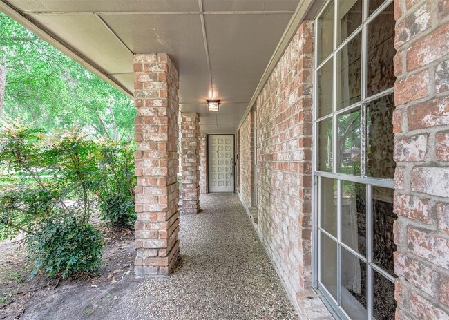 Foto del edificio - 10715 Elmdale Dr