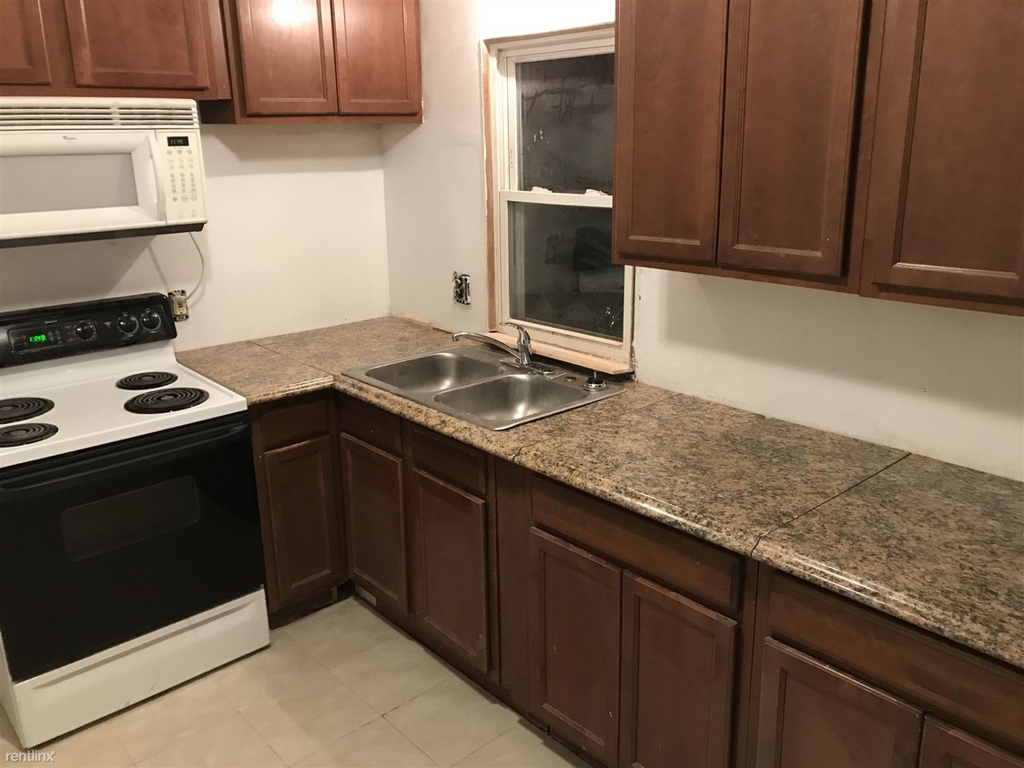 Foto principal - 3 br, 1 bath House - 15*** Riverdale Ave