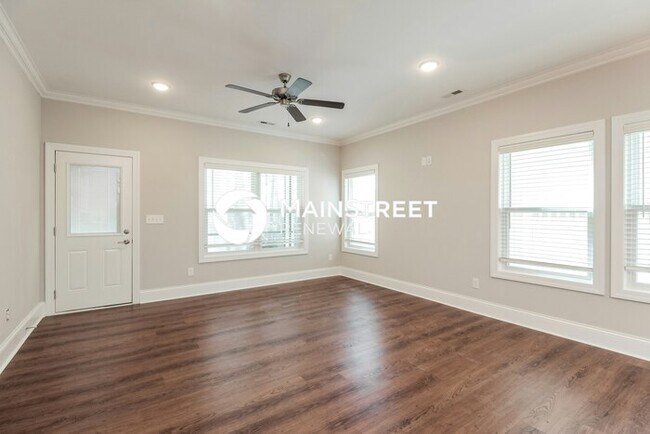 Foto del edificio - 4 Bedroom Pet-Friendly Home in Huntersville, NC with Main Street Renewal