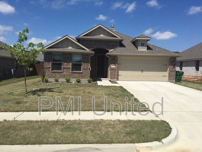 Building Photo - 3005 Cliffview Dr