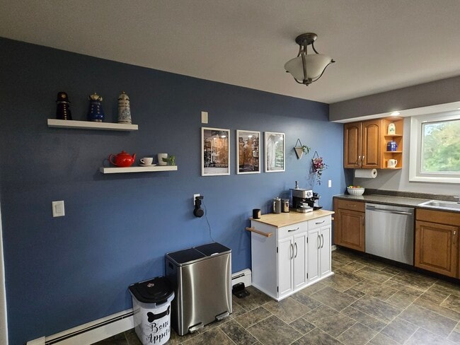 Kitchen - 90 Hackett Blvd