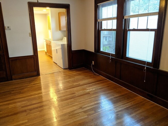 Building Photo - 2.5bed/1 bath in Brighton