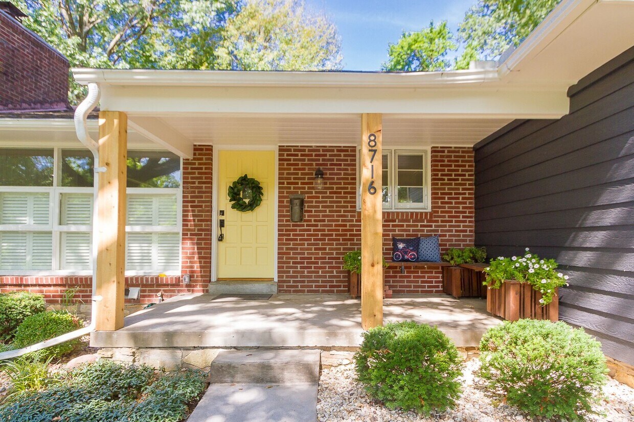 Primary Photo - Fabulous Leawood Home Available NOW!!