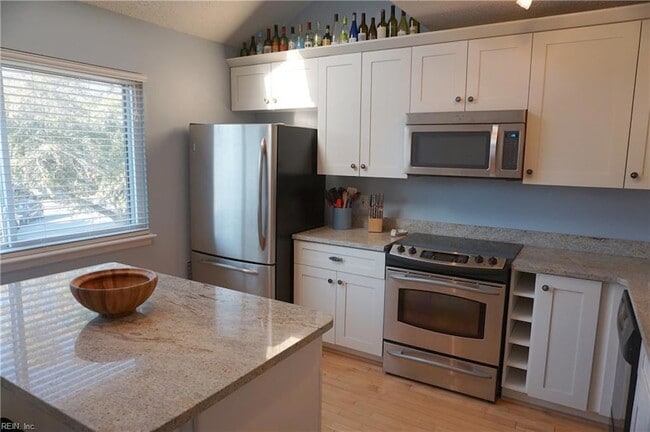 Building Photo - 2312 Kingbird Ln