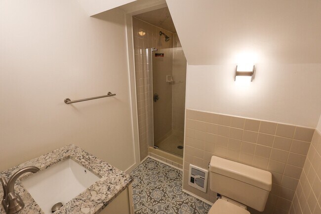 Building Photo - 369 Savin Hill Ave