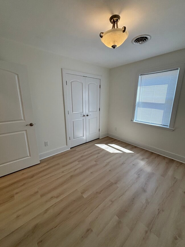 Building Photo - 1030 Community Rd