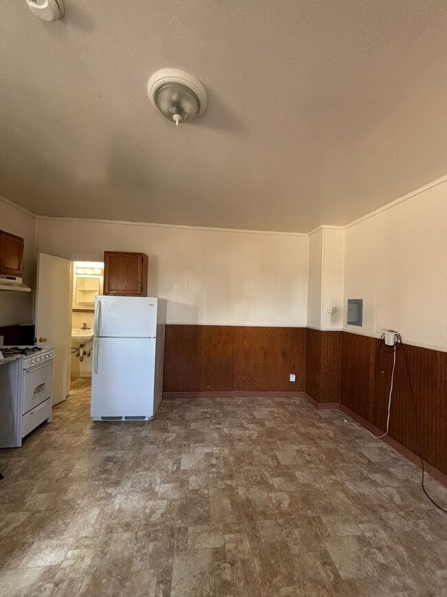 Building Photo - 210 S Railroad Ave