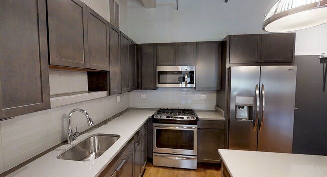 Building Photo - 108 N Green St