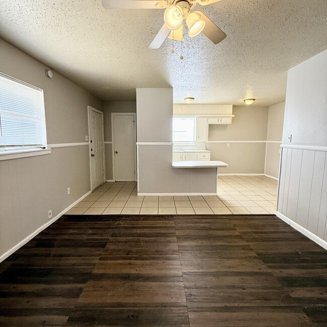 Building Photo - 924 44th St