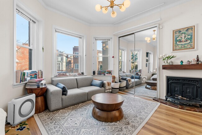 Foto del edificio - 1758 Corcoran St NW