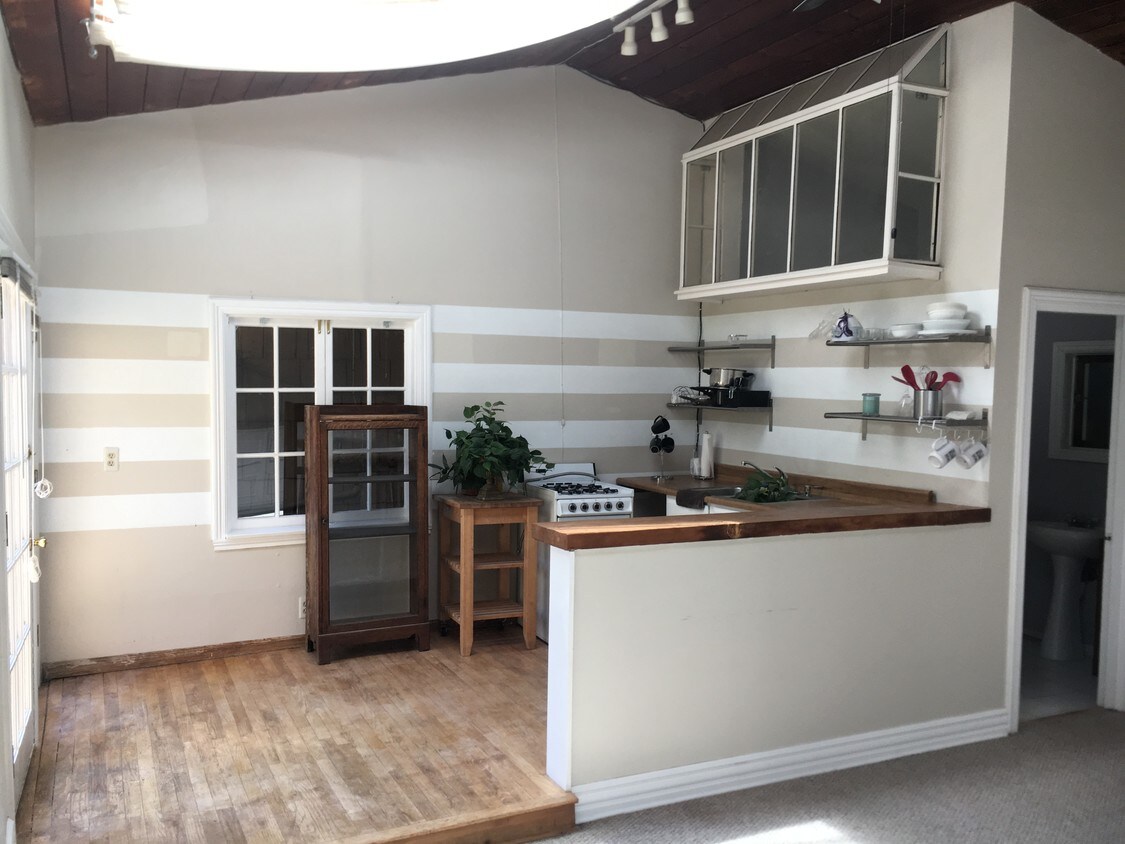 Foto principal - 405 S Cliffwood Ave