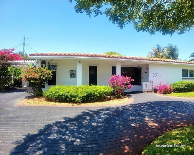 Foto del edificio - 2241 NE 38th St