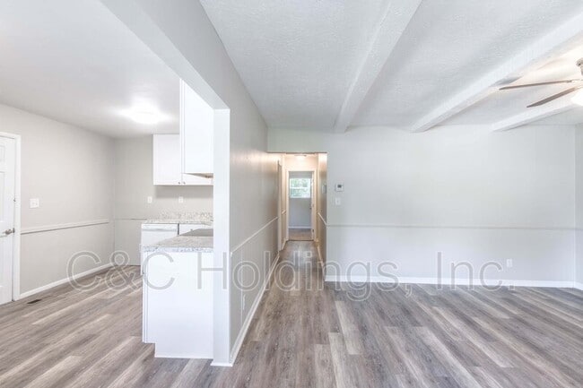 Foto del edificio - 20529 E 2nd St