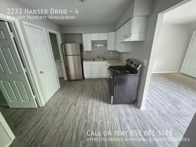 Foto del edificio - 2233 Hanser Dr