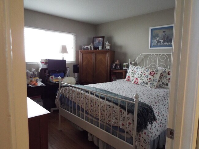 DOWNSTAIRS BEDROOM - 24466 Toledo Ln