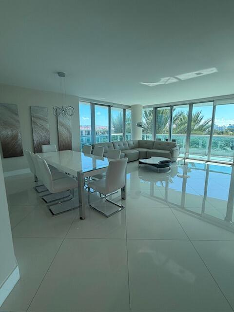 Foto del edificio - 9401 Collins Ave