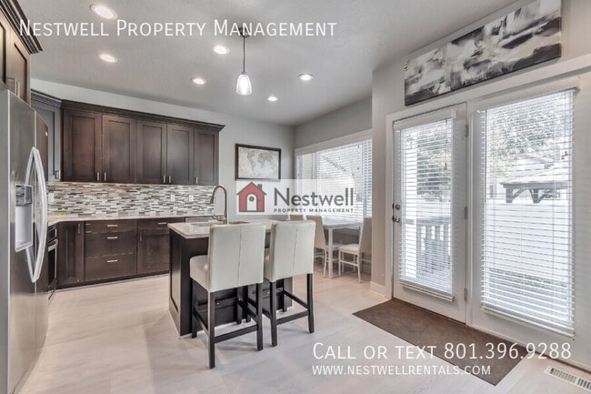 Building Photo - 194 E White Spruce Cv