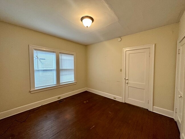 Photo - 858 S Broadway Apartment