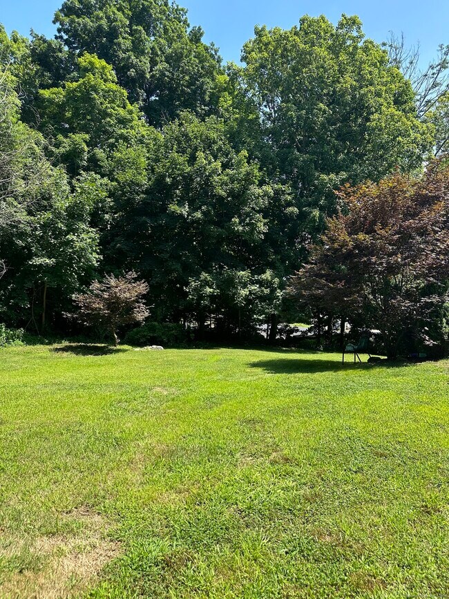 Foto del edificio - 14 Cedar Ln