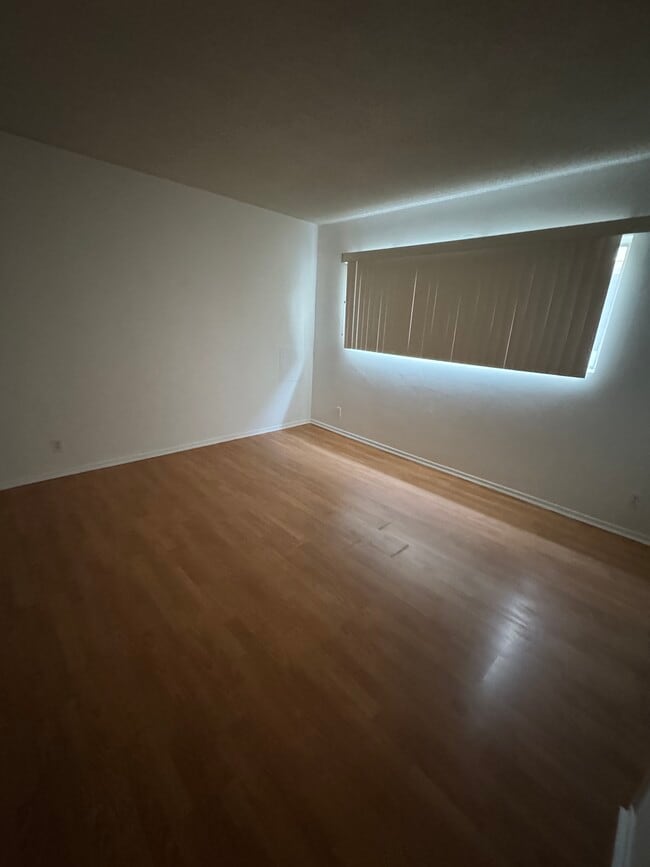 Building Photo - 11974 Walnut Ln