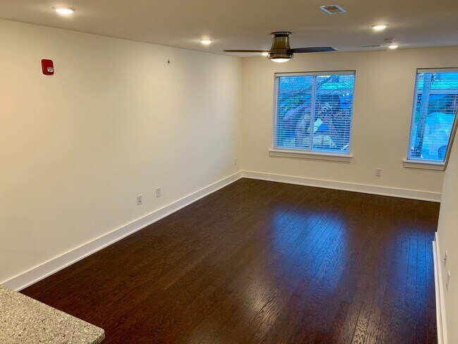 Foto del edificio - Stunning 2-Bed Condo with Private Roof Deck in Norris Square! Available mid-July!