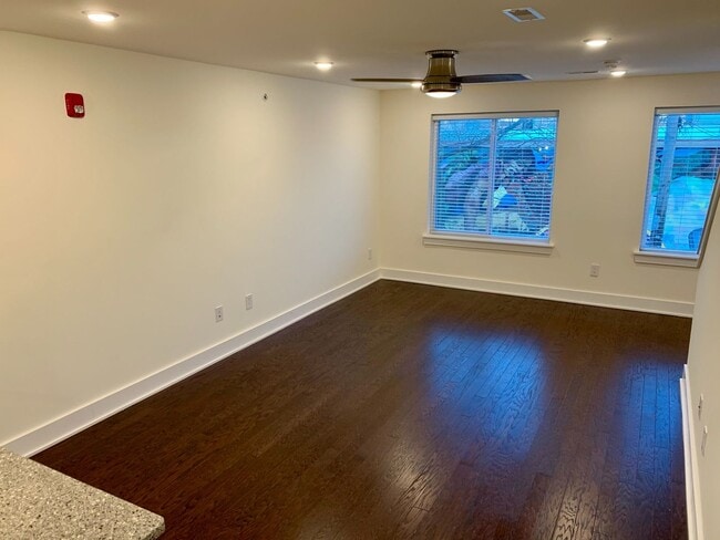 Building Photo - Stunning 2-Bed Condo with Private Roof Deck in Norris Square! Available mid-July!