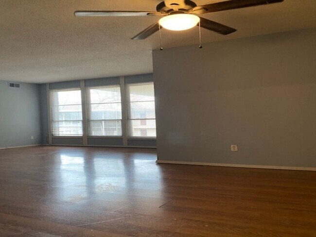 Building Photo - 151 N Belvedere Blvd