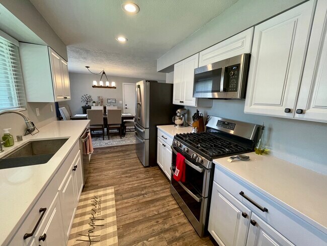 Building Photo - 2474 S Fairway Dr