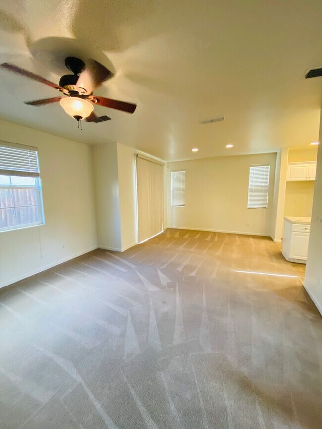 Foto del edificio - Westlake Winner... Walk to Parks & Schools 3 Bedroom 2.5 Baths