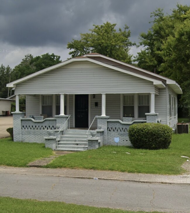 Fort Porch - 1209 Gardner St