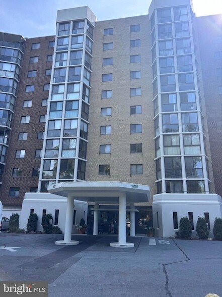 Foto del edificio - 15107 Interlachen Dr