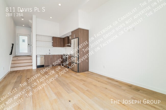 Foto del edificio - 811 Davis Pl S