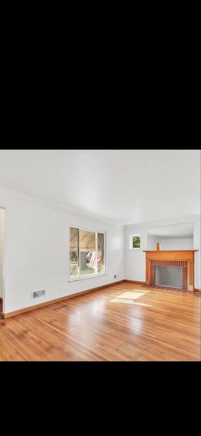 Foto del edificio - 3444 Saint Bernard Dr