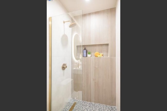 Building Photo - 2771 Fleetwood Dr