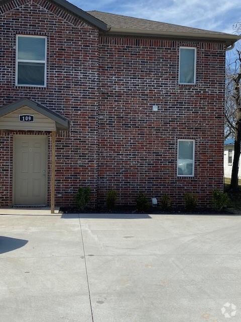 Building Photo - 109 2nd Ave